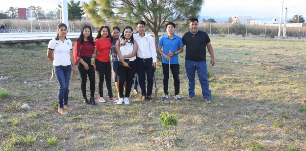 30 ÁRBOLES DE "BENJAMINAS" SE SIEMBRAN EN LA FCA CAMPUS VIII-COMITÁN.